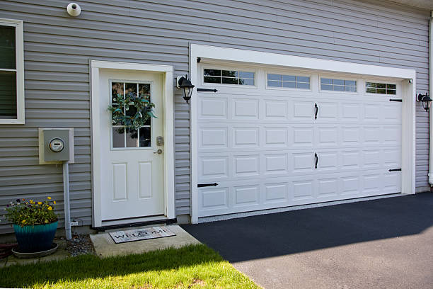 24/7 Emergency Garage Door Panel Replacement experts in Endwell, NY